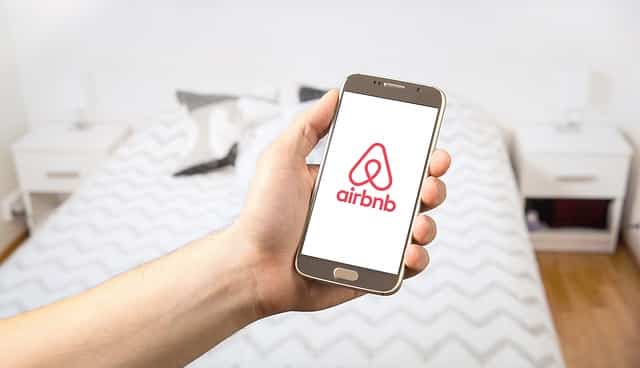 comparaison airbnb booking